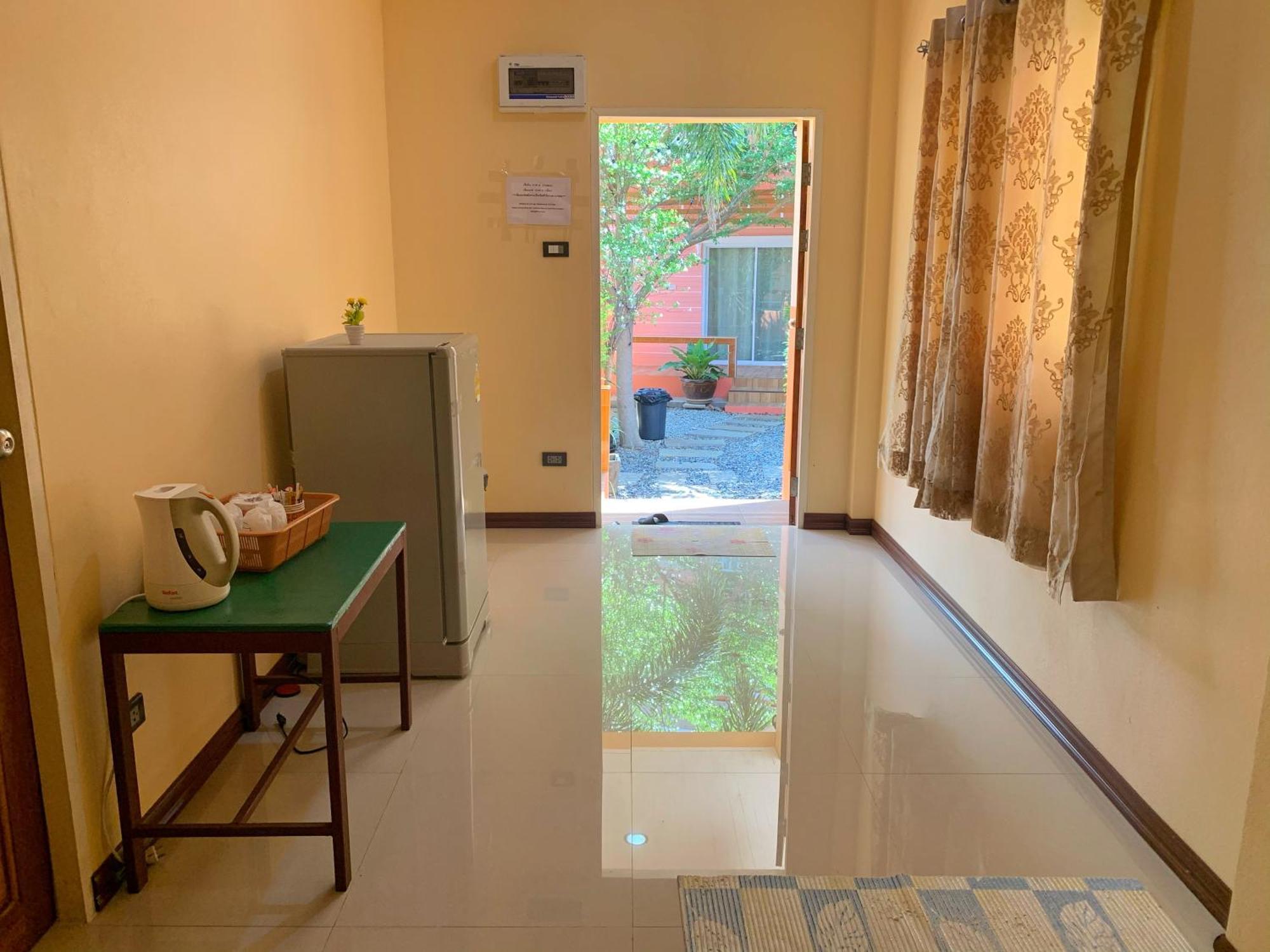 Thippawan Bungalow Ko Si Chang Esterno foto