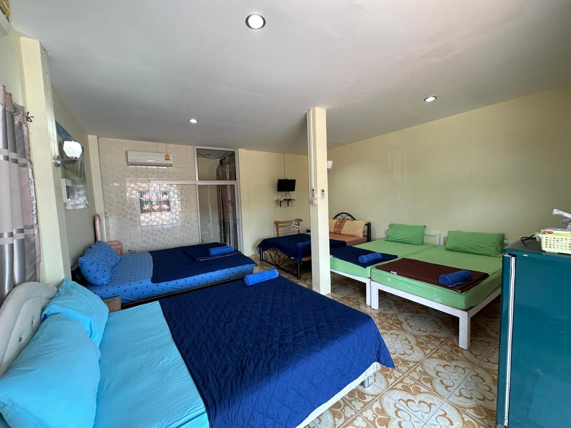 Thippawan Bungalow Ko Si Chang Esterno foto