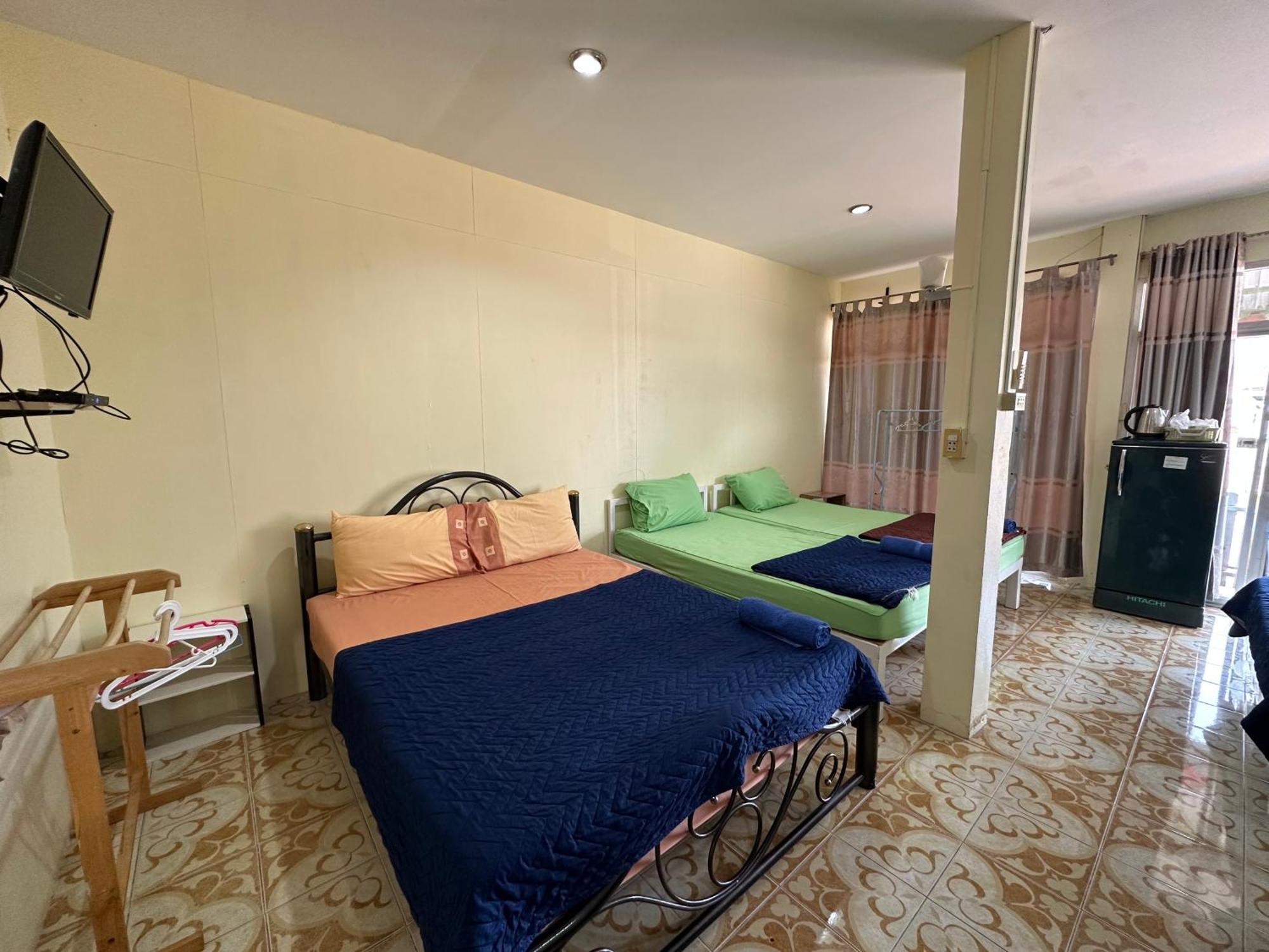 Thippawan Bungalow Ko Si Chang Esterno foto