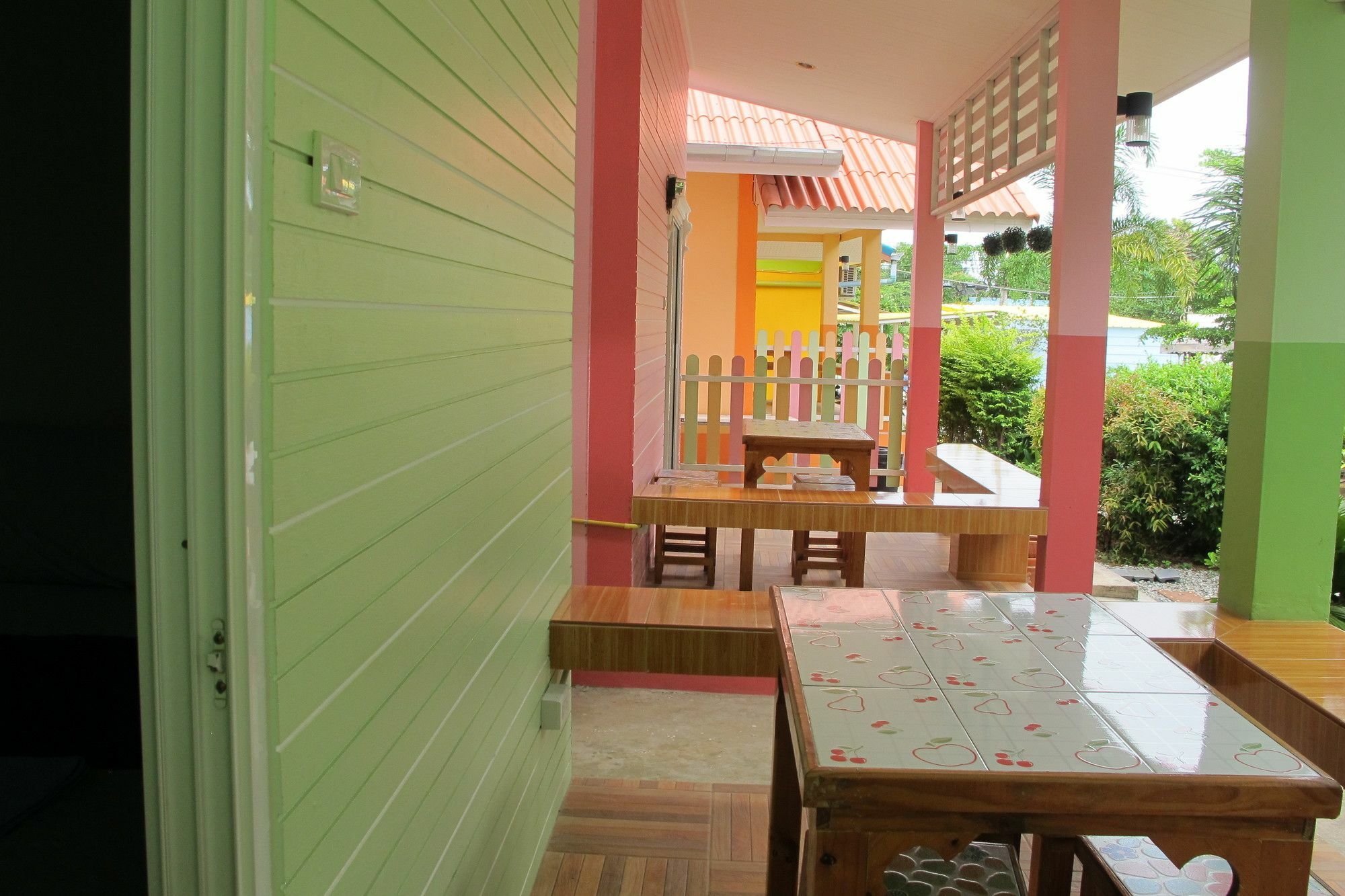 Thippawan Bungalow Ko Si Chang Esterno foto