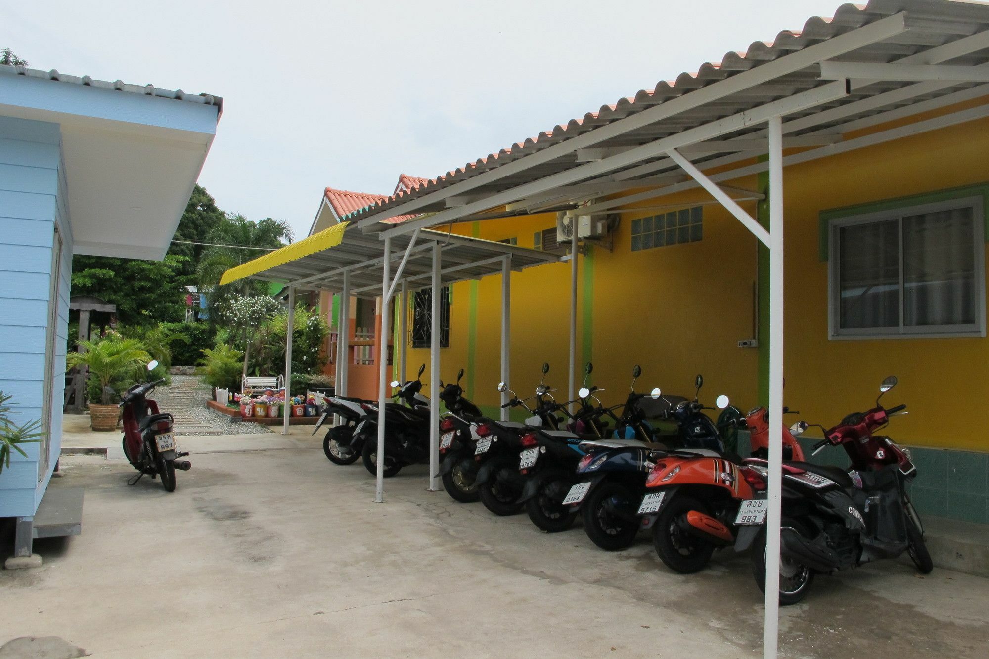 Thippawan Bungalow Ko Si Chang Esterno foto