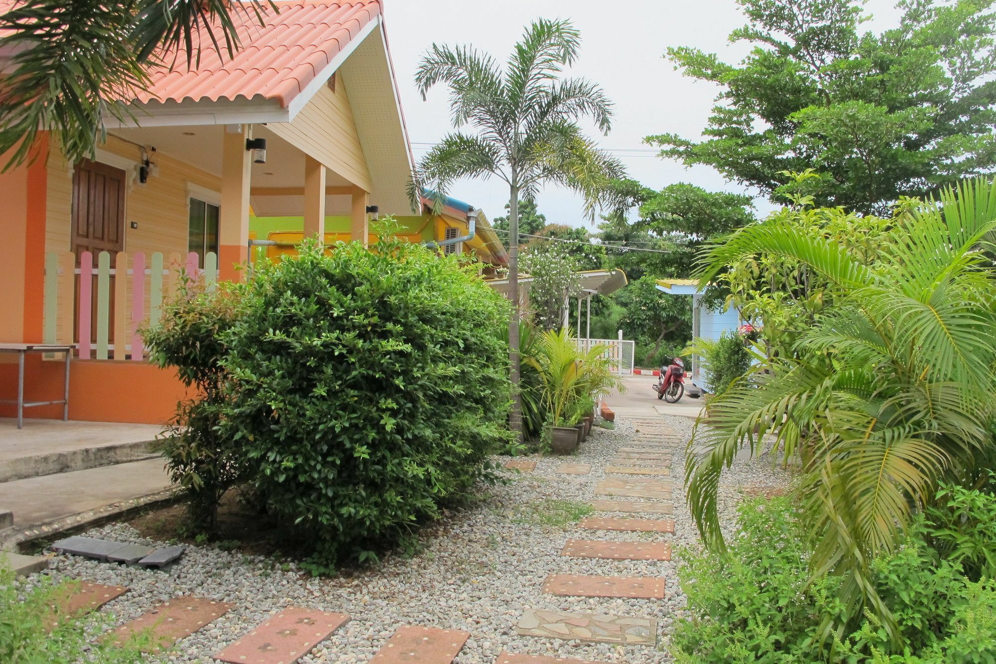 Thippawan Bungalow Ko Si Chang Esterno foto