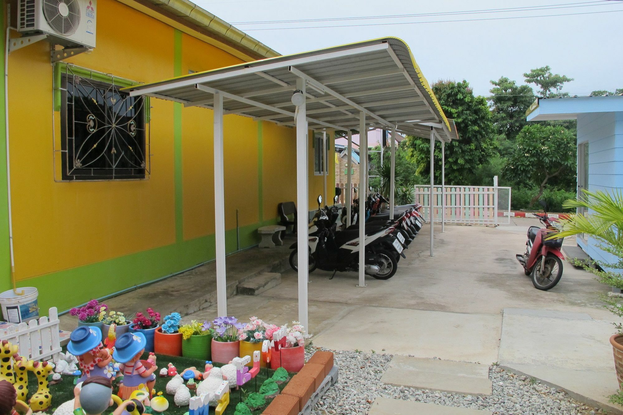 Thippawan Bungalow Ko Si Chang Esterno foto