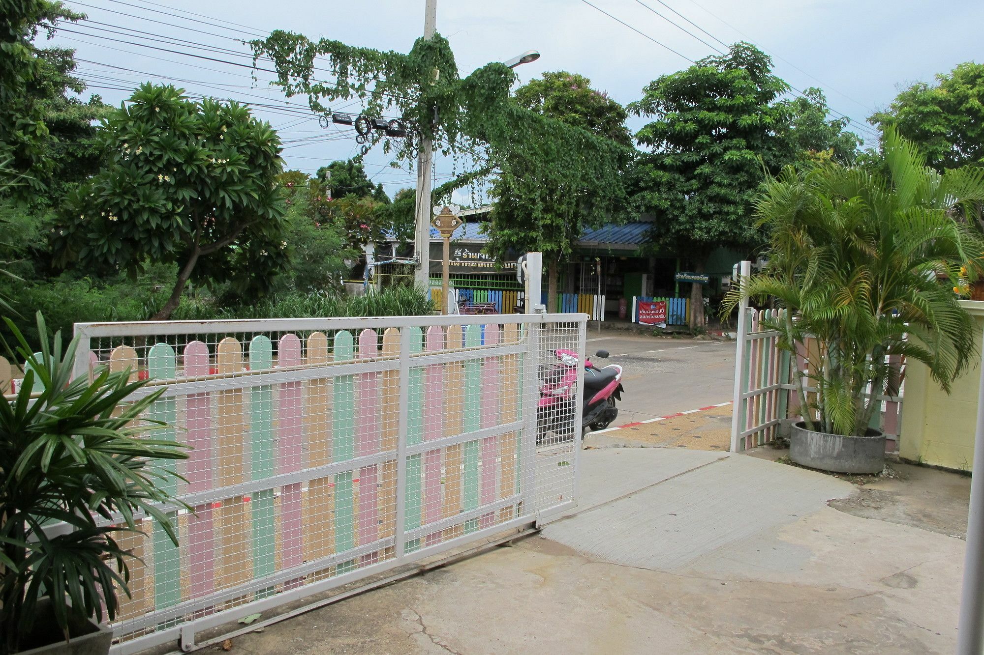 Thippawan Bungalow Ko Si Chang Esterno foto