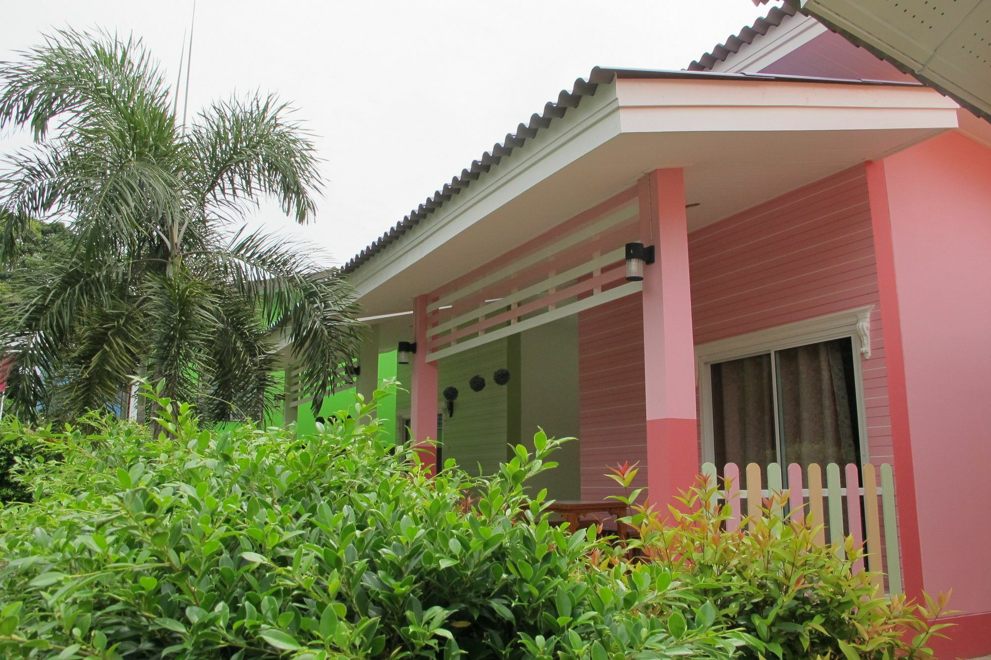 Thippawan Bungalow Ko Si Chang Esterno foto