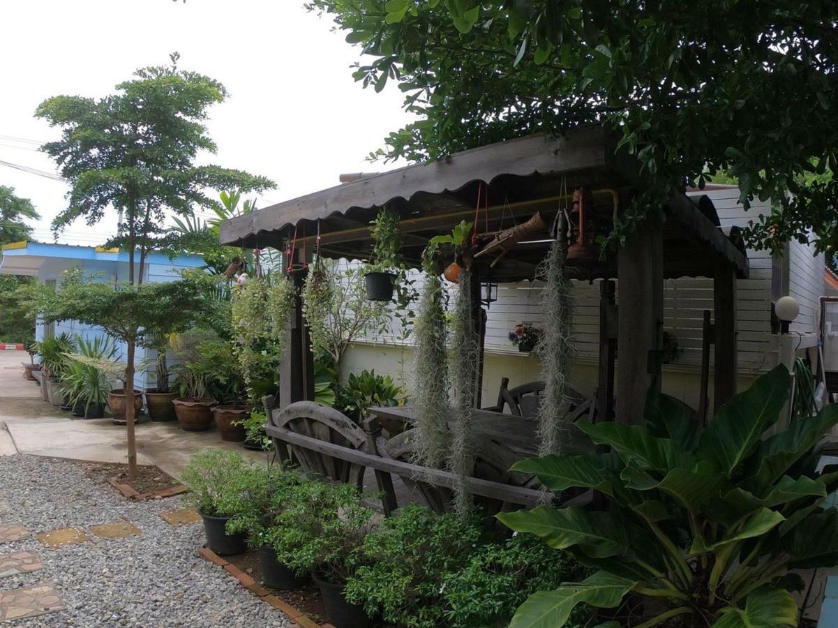 Thippawan Bungalow Ko Si Chang Esterno foto