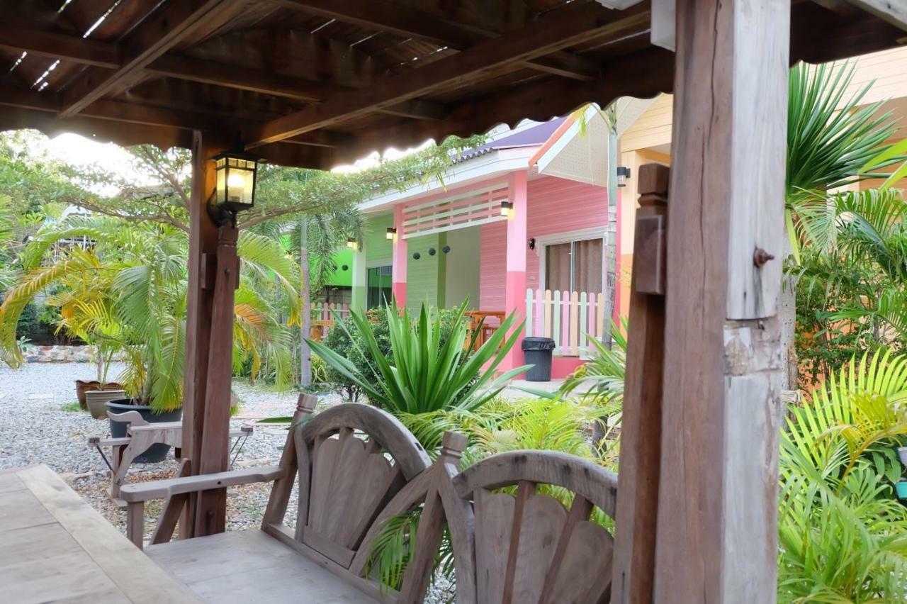 Thippawan Bungalow Ko Si Chang Esterno foto