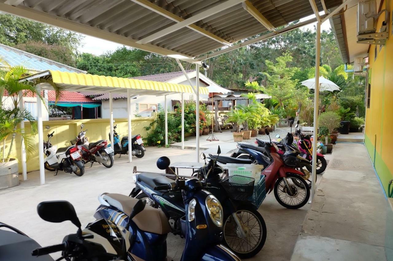 Thippawan Bungalow Ko Si Chang Esterno foto