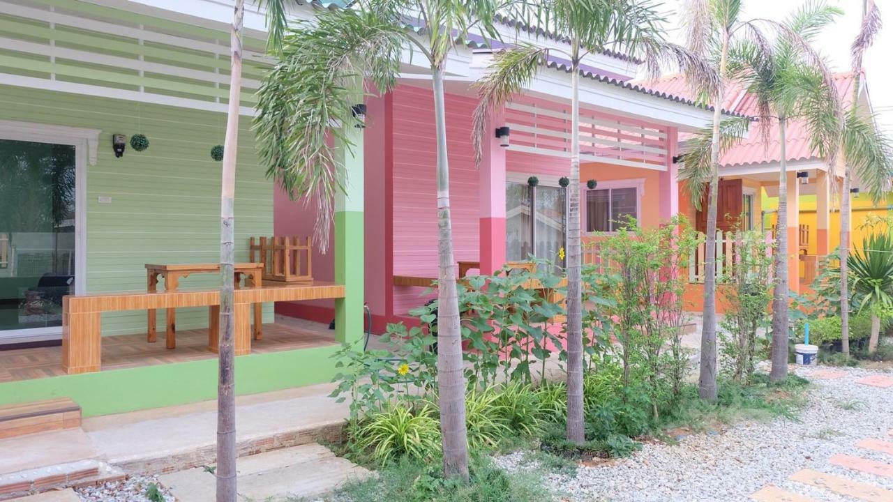 Thippawan Bungalow Ko Si Chang Esterno foto
